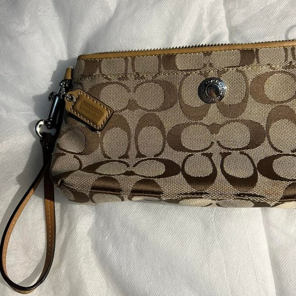 Coach Wristlet Small Purse - Picture 4 of 9